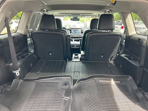 Used 2018 Toyota Highlander XLE AWD/4WD image 32