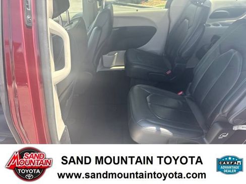 Used 2021 Chrysler Pacifica Touring-L FWD image 12