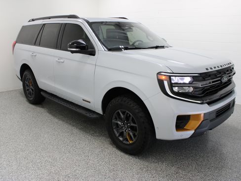 Used 2025 Ford Expedition Tremor AWD/4WD image 4