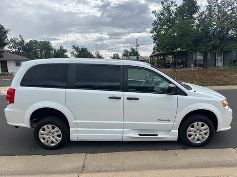 Used 2019 Dodge Grand Caravan SE FWD image 7