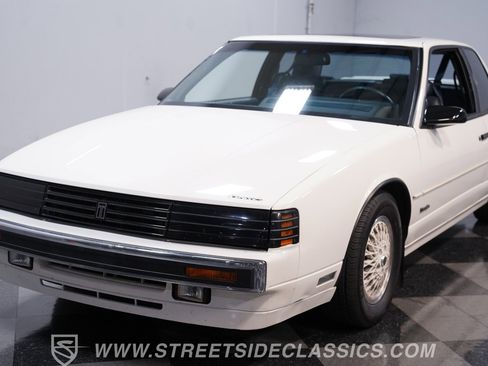Used 1989 Oldsmobile Toronado Trofeo FWD image 17