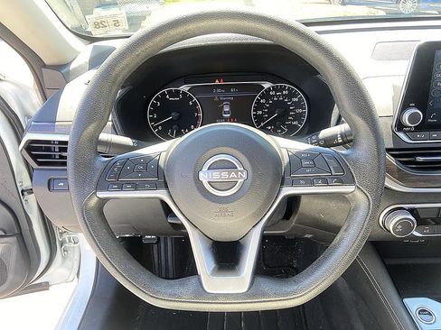 Certified 2023 Nissan Altima 2.5 SV FWD image 13