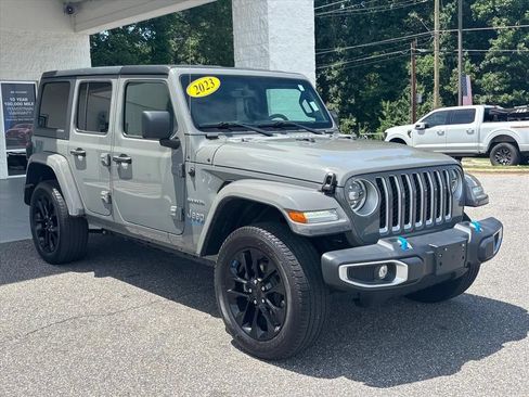 Used 2023 Jeep Wrangler Unlimited Sahara w/ Cold Weather Group AWD/4WD image 21
