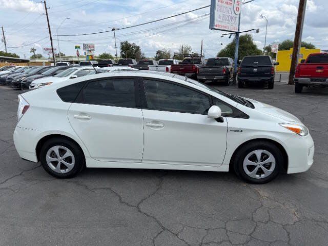 Used 2014 Toyota Prius Four w/ Solar Roof Package FWD image 2