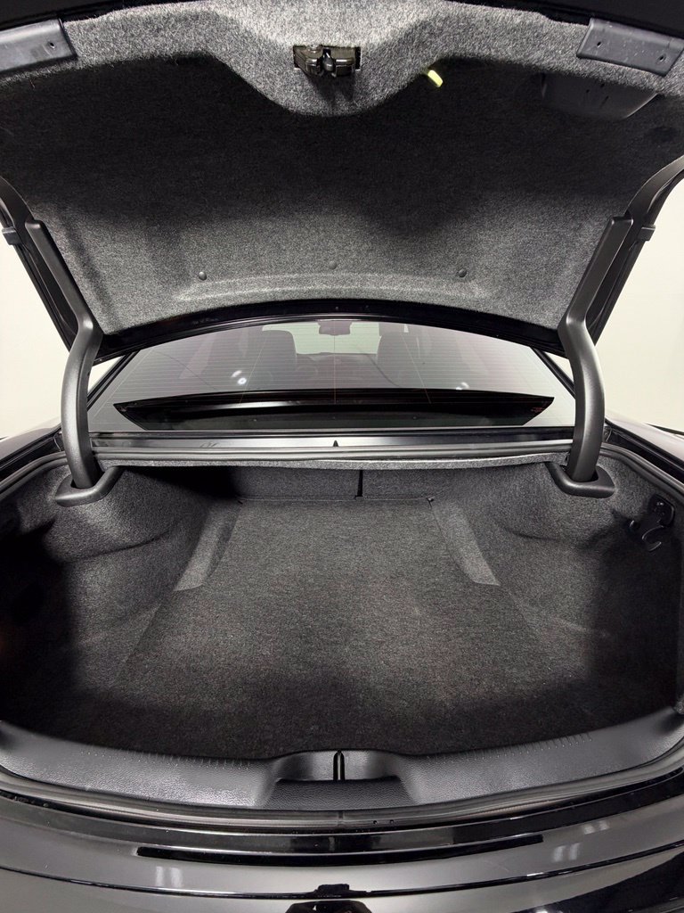 Used 2023 Chrysler 300 C RWD image 7