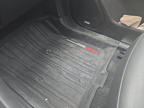 Used 2022 GMC Acadia SLT w/ Technology Package image 6