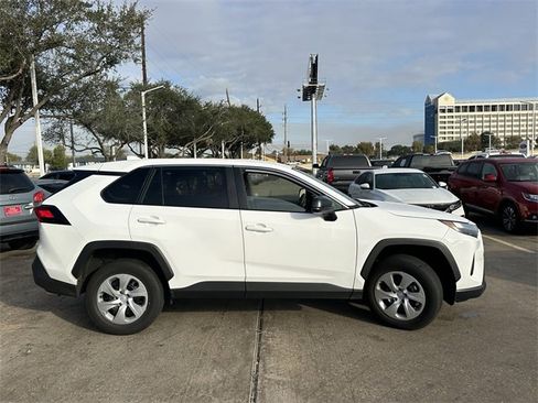 Used 2025 Toyota RAV4 LE image 4