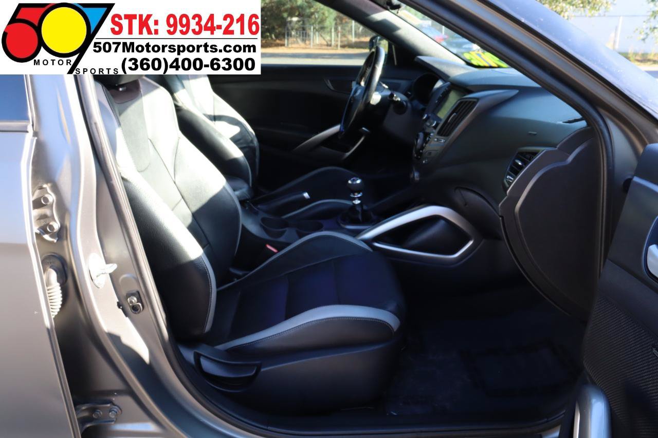 Used 2016 Hyundai Veloster Turbo w/ Option Group 04 FWD image 25
