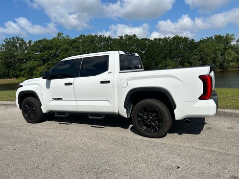Used 2022 Toyota Tundra SR5 w/ SR5 Convenience Package AWD/4WD image 3