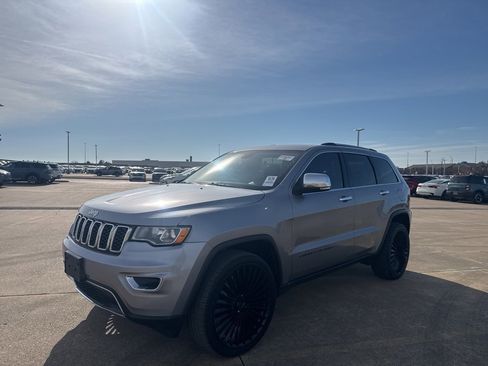 Used 2019 Jeep Grand Cherokee Limited image 9