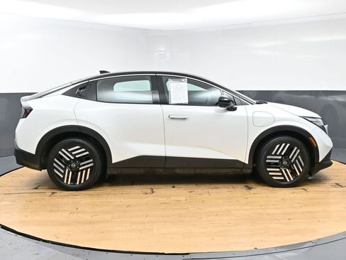 Used 2026 Nissan Leaf SV+ w/ Floor Mat Package (SV+) FWD image 8