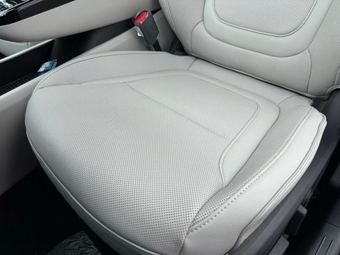 Used 2025 Hyundai Tucson Limited AWD/4WD image 24