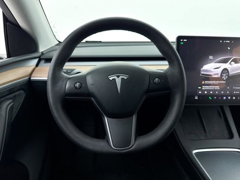 Used 2023 Tesla Model Y Long Range image 3