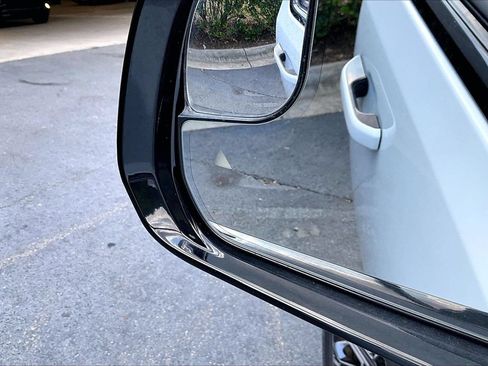 Certified 2024 Jeep Wagoneer L Series II w/ Flexible Seating Group RWD image 28