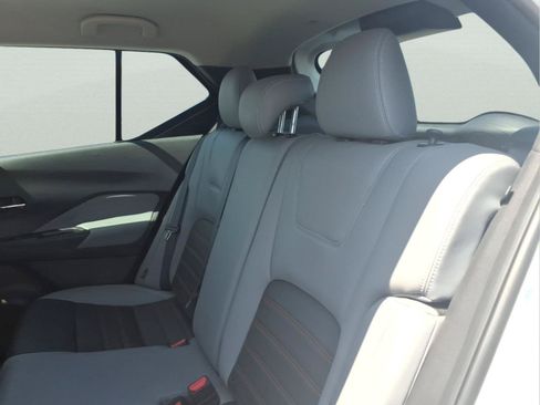 Used 2023 Nissan Kicks SR w/ SR Premium Package FWD image 12