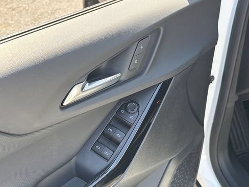 Used 2025 Chevrolet Equinox LT FWD image 19