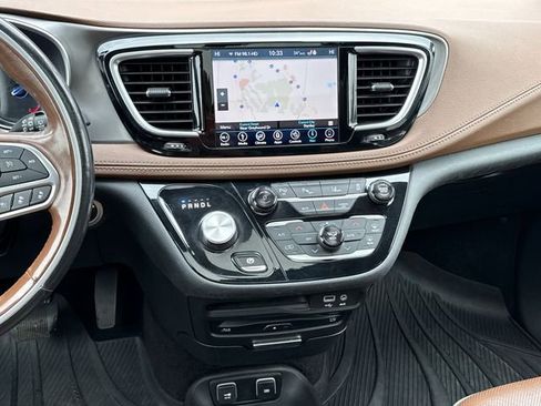 Used 2019 Chrysler Pacifica Limited w/ Advanced Safetytec Group image 14