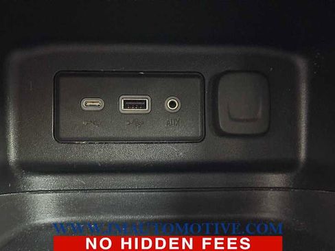 Used 2021 Chevrolet Equinox LS image 34