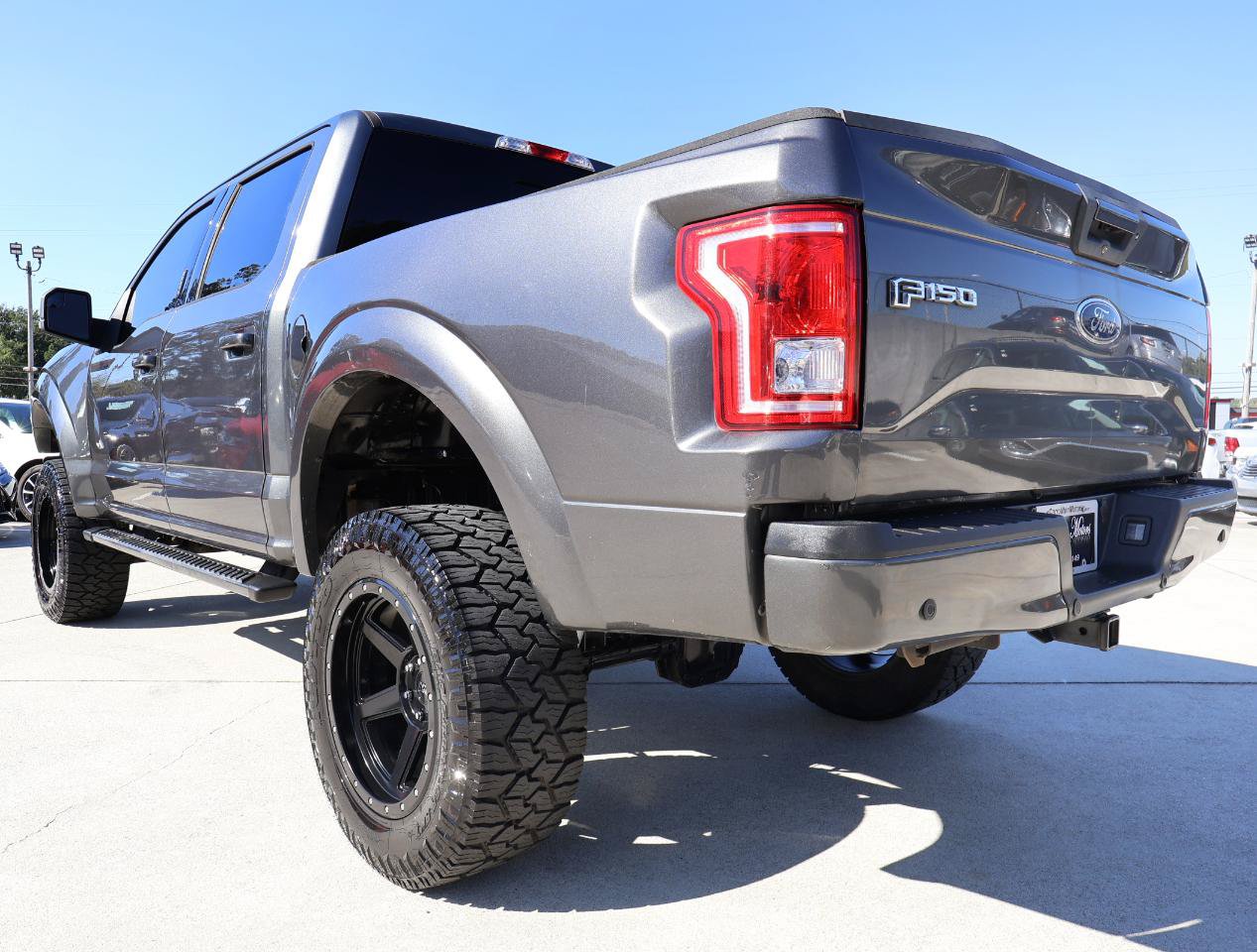 Used 2017 Ford F150 XLT w/ Equipment Group 302A Luxury AWD/4WD image 4