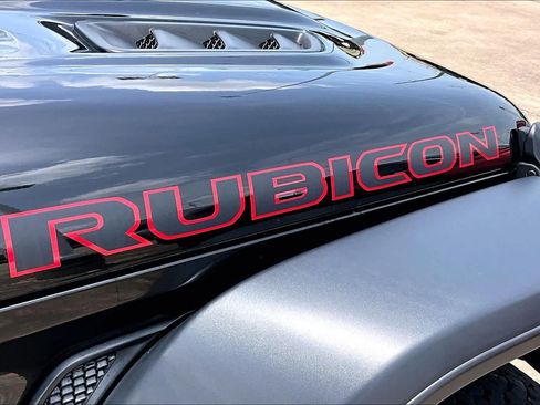 Used 2024 Jeep Wrangler Unlimited Rubicon w/ Convenience Group AWD/4WD image 10