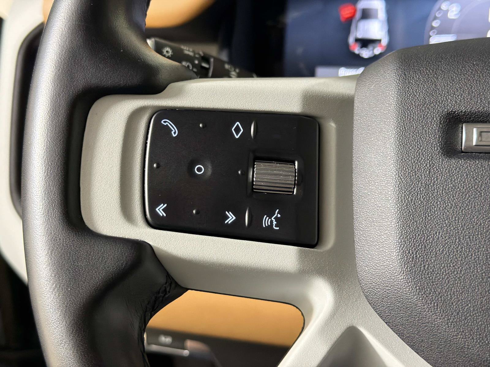 Used 2023 Land Rover Defender 110 SE AWD/4WD image 31