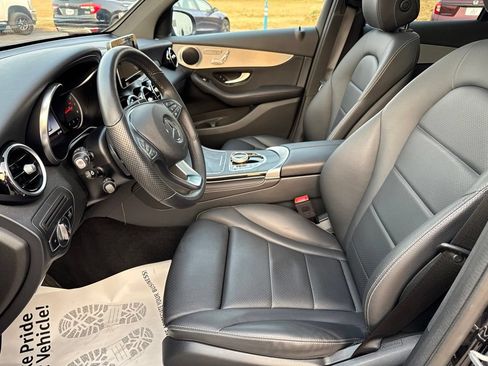 Used 2019 Mercedes-Benz GLC 300 4MATIC w/ Premium Package image 24
