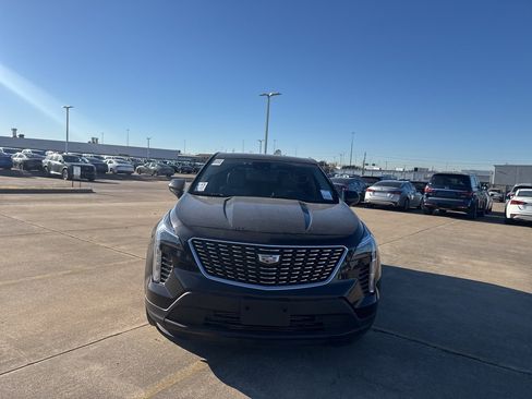 Used 2021 Cadillac XT4 Luxury w/ Cold Weather Package image 5