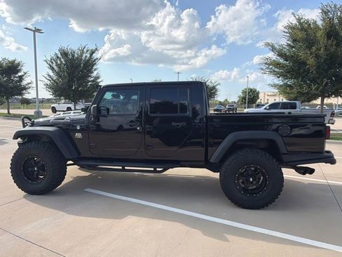 Used 2018 Jeep Wrangler Unlimited Rubicon w/ Connectivity Group AWD/4WD image 6