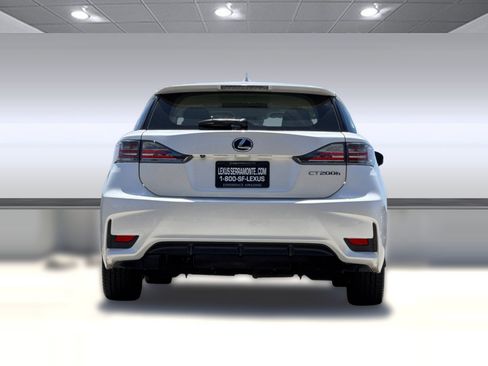Used 2016 Lexus CT 200h w/ Navigation Package FWD image 9
