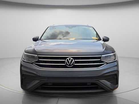 Used 2023 Volkswagen Tiguan SE FWD image 3