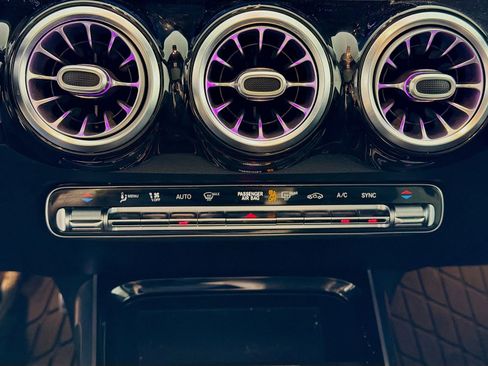 Used 2021 Mercedes-Benz GLB 250 4MATIC image 18