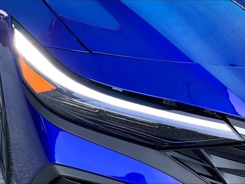 Used 2025 Hyundai Elantra Sport image 28