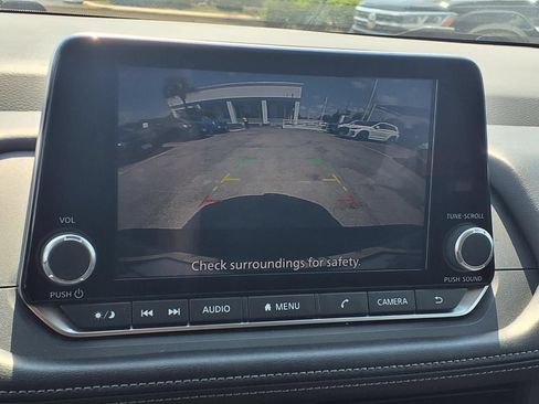 Used 2024 Nissan Rogue S FWD image 5