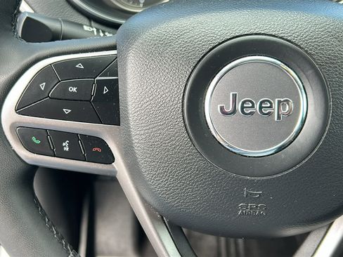 Used 2022 Jeep Cherokee Latitude Lux w/ Mopar Interior Package AWD/4WD image 19