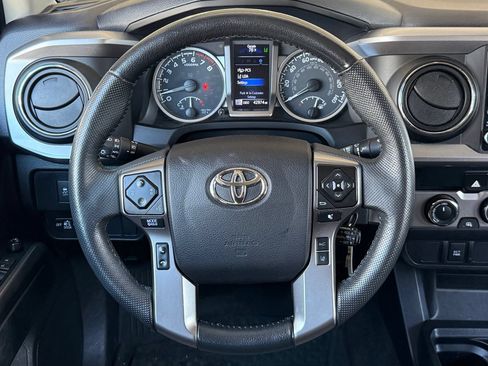Used 2021 Toyota Tacoma SR5 AWD/4WD image 28