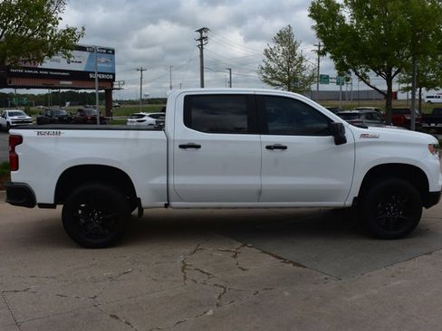 Used 2024 Chevrolet Silverado 1500 LT Trail Boss w/ Convenience Package II AWD/4WD image 4