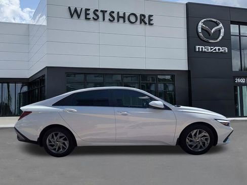 Used 2024 Hyundai Elantra SEL FWD image 2