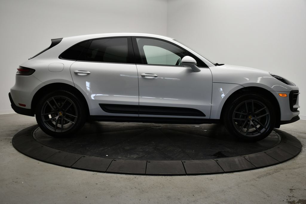 Certified 2023 Porsche Macan AWD/4WD image 8