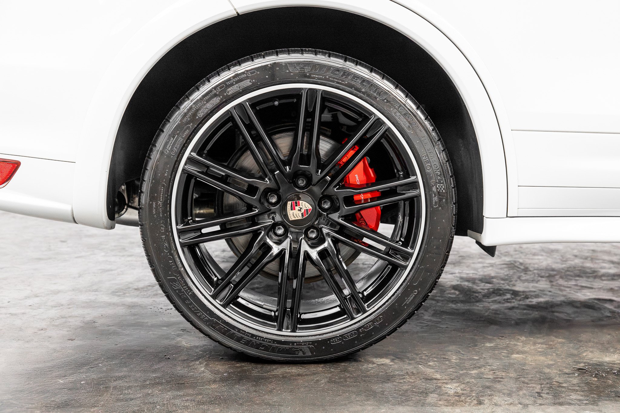 Used 2014 Porsche Cayenne Turbo S AWD/4WD image 25