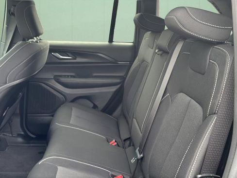 Used 2025 Jeep Grand Cherokee Laredo X w/ Luxury Tech Group I image 21