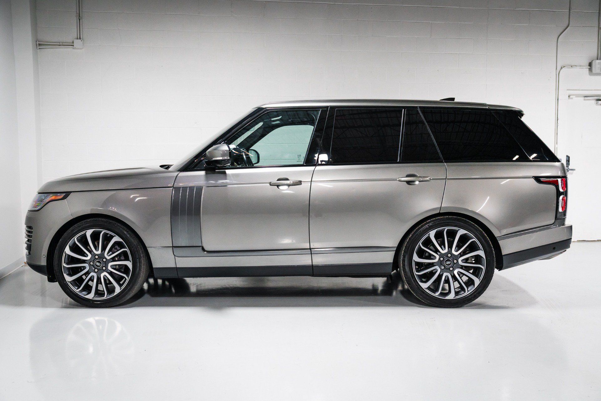 Used 2018 Land Rover Range Rover HSE AWD/4WD image 6