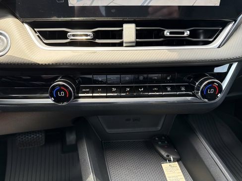 New 2026 Chevrolet Equinox LT w/ Convenience Package II FWD image 18