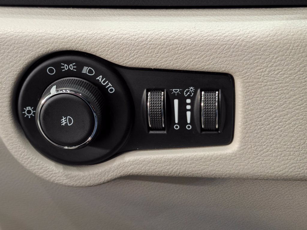 Used 2024 Chrysler Pacifica Touring-L FWD image 48