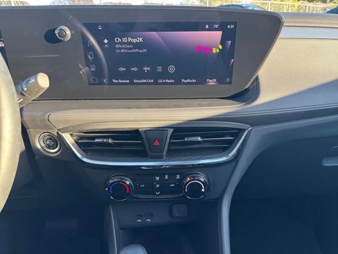 Used 2025 Buick Encore GX Preferred image 18