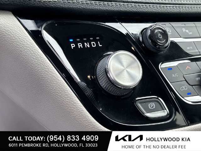 Used 2021 Chrysler Pacifica Touring-L FWD image 19