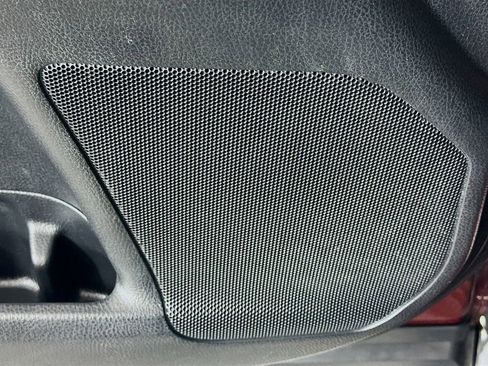 Used 2019 Toyota Highlander XLE image 18