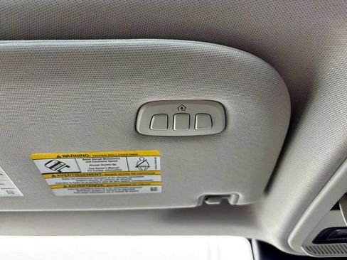 Used 2025 Ford Expedition Active image 29