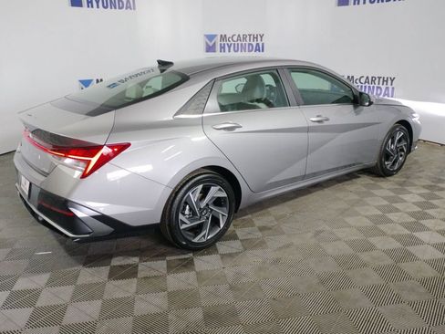 Used 2025 Hyundai Elantra Limited FWD image 15