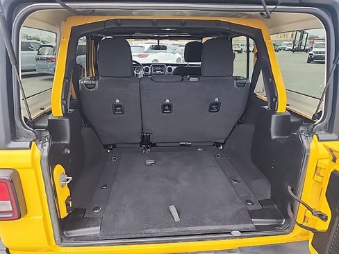 Used 2021 Jeep Wrangler Unlimited Sahara image 7