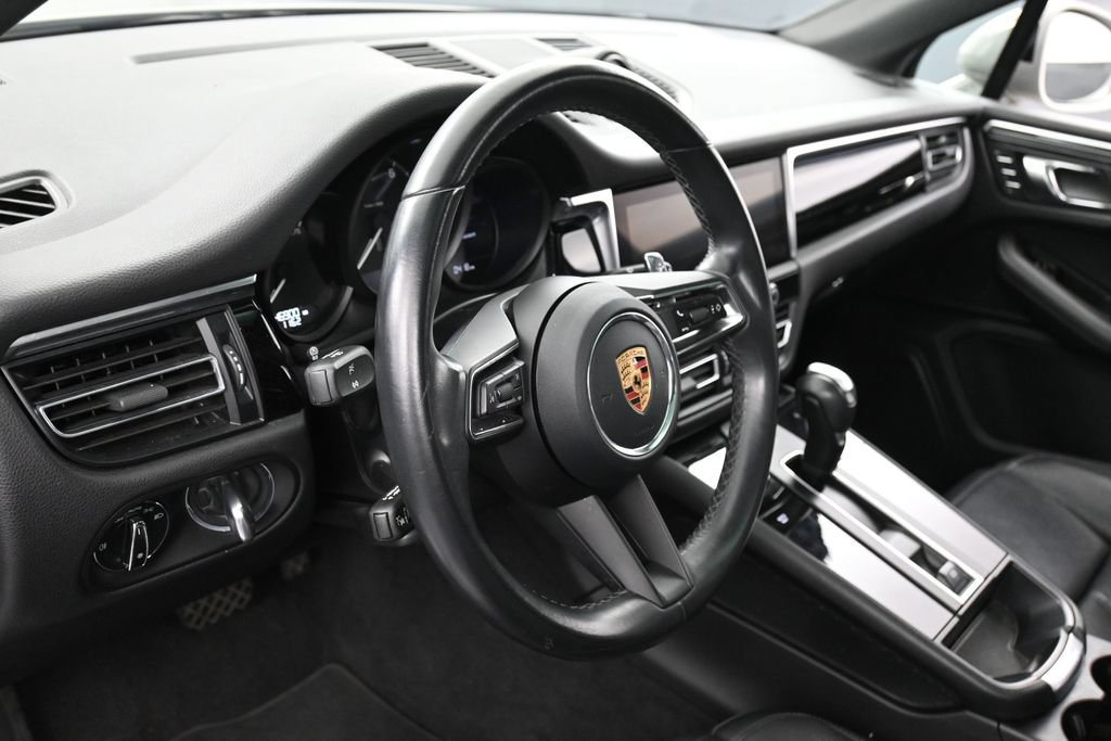 Certified 2023 Porsche Macan Turbo AWD/4WD image 17